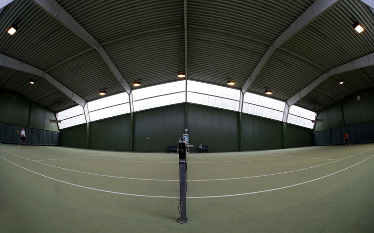 The tennis halls should not have been closed in spring 2020
