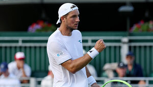 Jan-Lennard Struff bekommt es am Montag mit Jannik Sinner zu tun