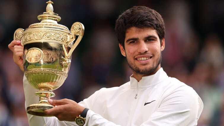Nach seinem Triumph in Wimbledon führt Carlos Alcaraz auch weiterhin die Weltrangliste an. Nach seinem Triumph in Wimbledon führt Carlos Alcaraz auch weiterhin die Weltrangliste an.