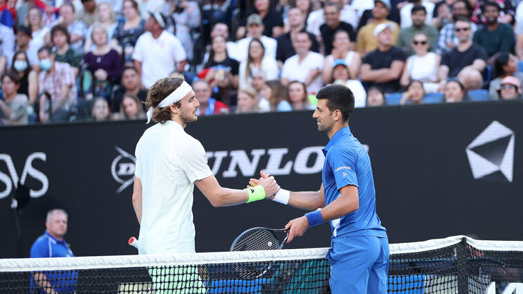 Stefanos Tsitsipas möchte ungerne auf Novak Djokovic als Tennisprofi verzichten.