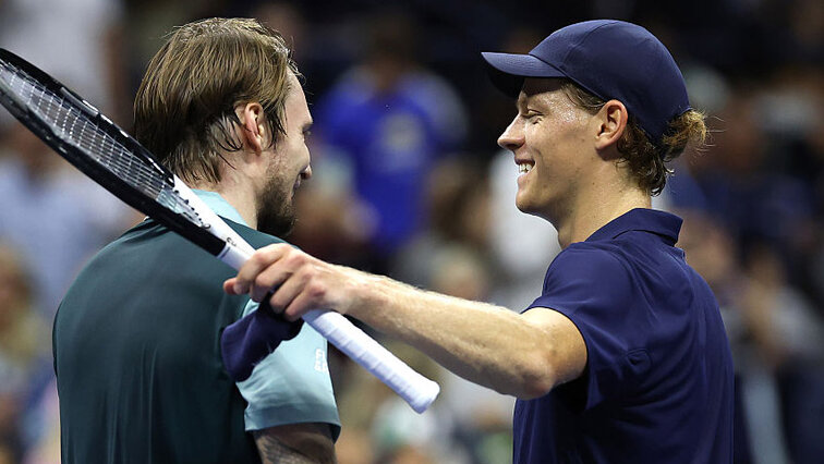 Alexander Bublik und Jannik Sinner verstehen sich prächtig Alexander Bublik und Jannik Sinner verstehen sich prächtig