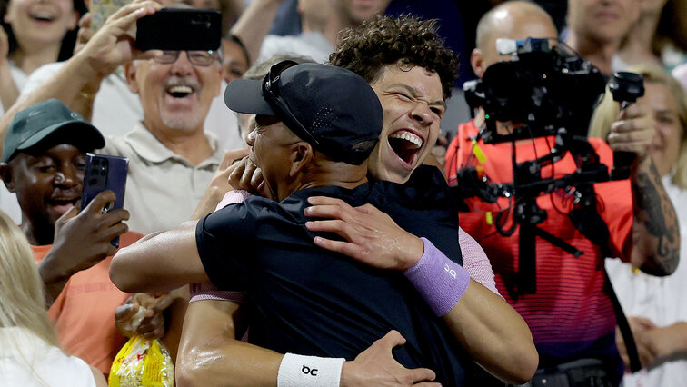 Ben Shelton mit seinem Papa und Coach Bryan Shelton Ben Shelton mit seinem Papa und Coach Bryan Shelton