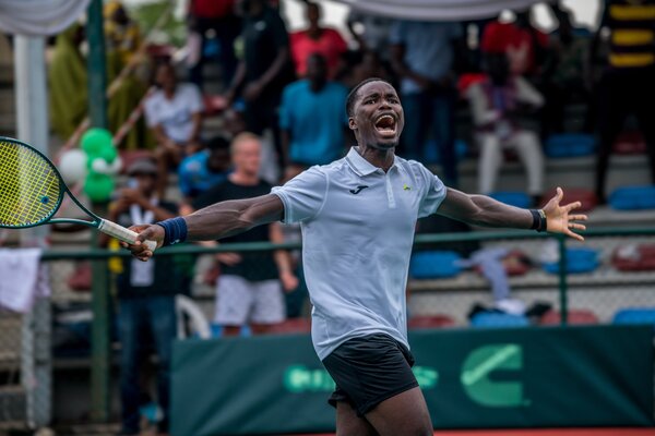 Auf der Shortlist: Christopher Bulus aus Nigeria feiert einen Davis-Cup-Sieg über Simbabwe (von Bernard Bortrey)