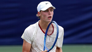 Cruz Hewitt hat seinen ersten Erfolg in einem ATP-Tour-Hauptfeld gefeiert