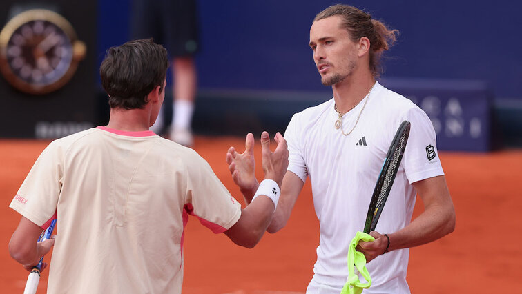 Daniel Altmaier gratuliert Alexander Zverev in München