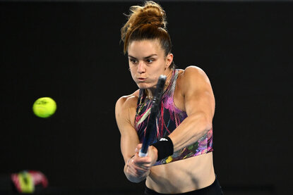 Maria Sakkari steht nach einem harten Schlagabtausch mit Caroline Garcia im Halbfinale von Doha