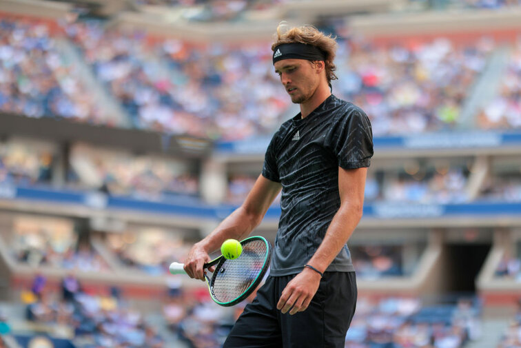 Im Viertelfinale hatte Alexander Zverev mit Rückenproblemen zu kämpfen Im Viertelfinale hatte Alexander Zverev mit Rückenproblemen zu kämpfen