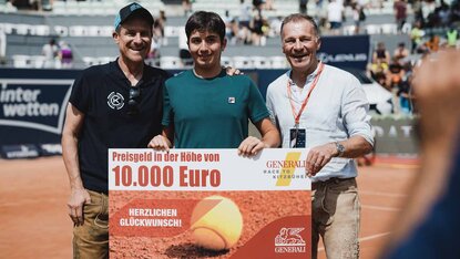 Jonas Küstür hat sich den Siegerscheck beim Generali Race to Kitzbühel geholt Jonas Küstür hat sich den Siegerscheck beim Generali Race to Kitzbühel geholt