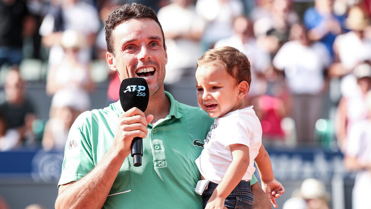 Roberto Bautista Agut mit Sohn Roberto in Kitzbühel 2022 Roberto Bautista Agut mit Sohn Roberto in Kitzbühel 2022