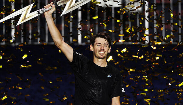 Alex de Minaur hat in Lodon zugeschlagen