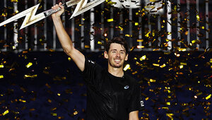 Alex de Minaur hat in Lodon zugeschlagen