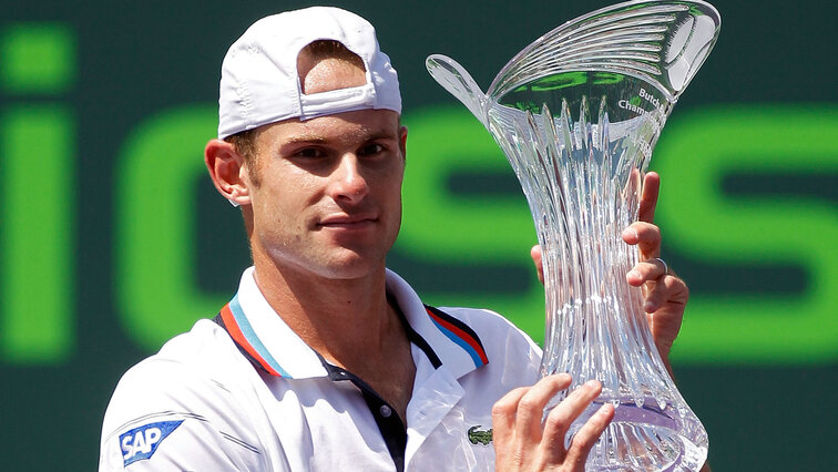 Andy Roddick mit seiner letzten ATP-Masters-1000-Trophäe 2010 in Key Biiscayne Andy Roddick mit seiner letzten ATP-Masters-1000-Trophäe 2010 in Key Biiscayne
