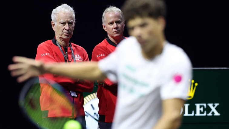 John und Patrick McEnroe beobachten Ben Shelton in Vancouver