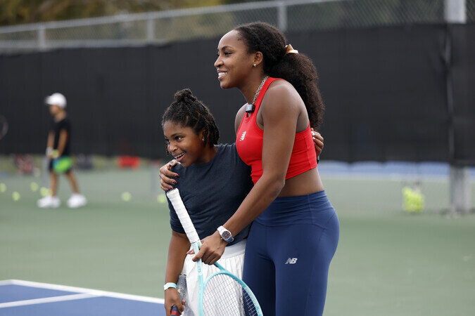 Wenn-Coco-Gauff-einfach-mal-so-auf-dem-Court-vorbeischaut