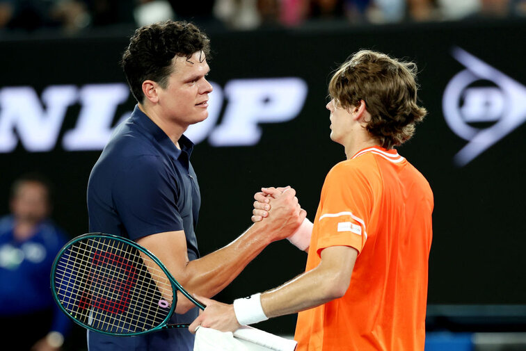 Milos Raonic musste bei Satzgleichstand in Durchgang drei verletzungsbedingt gegen Alex de Minaur aufgeben