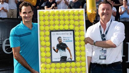 Roger Federer und Edwin Weindorfer 2018 in Stuttgart Roger Federer und Edwin Weindorfer 2018 in Stuttgart