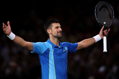 Novak Djokovic steht nach einer Dreisatz-Schlacht gegen Andrey Rublev im Endspiel von Paris-Bercy