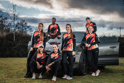 Die Nachwuchsspielerinnen im Porsche Team 2025: Tamina Kochta, Julia Stusek, Noma Noha Akugue, Sonja Zhenikhova, Sophie Triquart, Ella Seidel und Nastasja Schunk (v.l.n.r.). Es fehlen: Mariella Thamm und Ida Wobker. Die Nachwuchsspielerinnen im Porsche Team 2025: Tamina Kochta, Julia Stusek, Noma Noha Akugue, Sonja Zhenikhova, Sophie Triquart, Ella Seidel und Nastasja Schunk (v.l.n.r.). Es fehlen: Mariella Thamm und Ida Wobker.