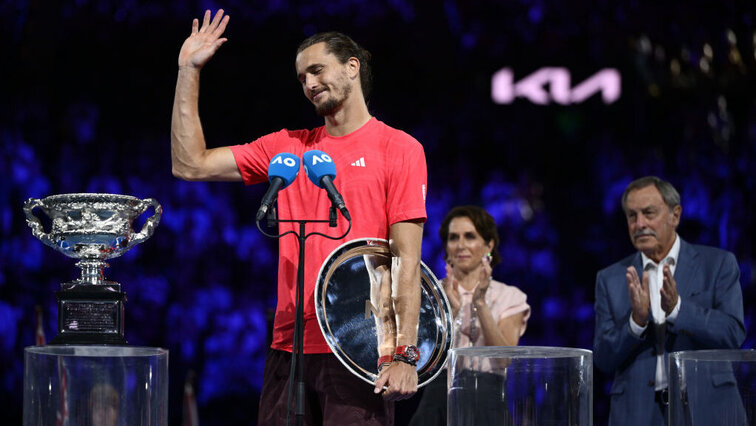In der neuen Saison möchte Alexander Zverev bei einem Major endlich die Trophäe des Siegers in Empfang nehmen. Getty Images