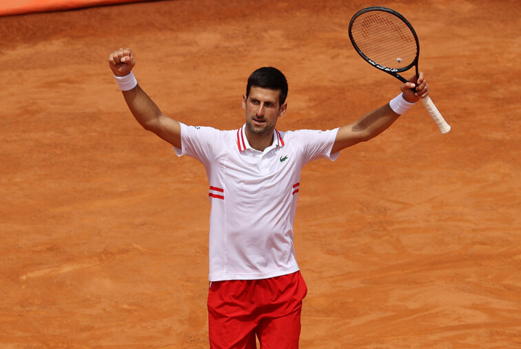 Novak Djokovic steht nach einem Sieg über Lorenzo Sonego im Rom-Finale Novak Djokovic is in the Rome final after defeating Lorenzo Sonego