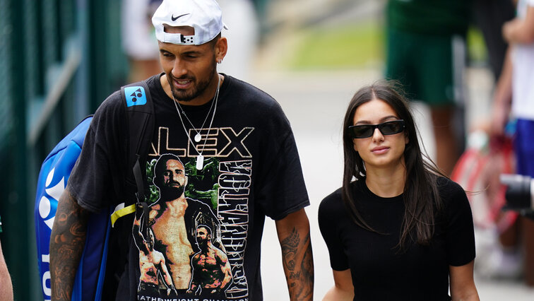 Nick Kyrgios und Costeen Hatzi bei ihrer Ankunft in Wimbledon Nick Kyrgios und Costeen Hatzi bei ihrer Ankunft in Wimbledon