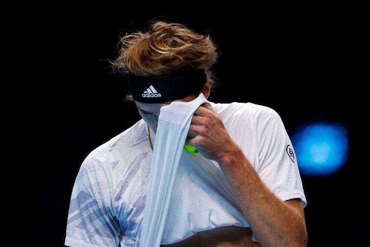 Alexander Zverev verlor gegen Daniil Medvedev in zwei Sätzen Alexander Zverev trifft am Mittwoch auf Diego Schwartzman