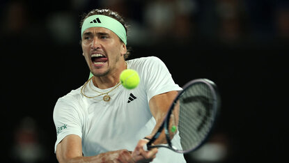 Alexander Zverev gewinnt überlegen gegen Yoshihito Nishioka und steht bereits im Viertelfinale. Alexander Zverev gewinnt überlegen gegen Yoshihito Nishioka und steht bereits im Viertelfinale.