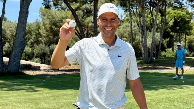 So kann man Rafael Nadal auch als Tennis-Rentner glücklich machen: mit einem Hole-in-One! So kann man Rafael Nadal auch als Tennis-Rentner glücklich machen: mit einem Hole-in-One!