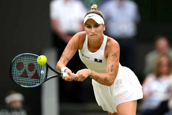 Bis zum Wimbledonturnier 2023 sind es dann noch einige Tattoos mehr geworden. Wie viele? Weiß die gute Marketa selbst nicht genau. Bis zum Wimbledonturnier 2023 sind es dann noch einige Tattoos mehr geworden. Wie viele? Weiß die gute Marketa selbst nicht genau.