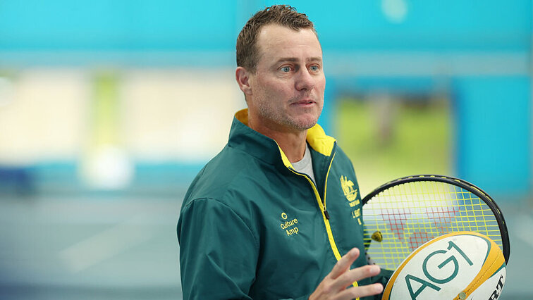 Lleyton Hewitt ist nach einer Auseinandersetzung mit einem Dopingkontrolleur gesperrt worden. Lleyton Hewitt ist nach einer Auseinandersetzung mit einem Dopingkontrolleur gesperrt worden.