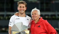 Casper Ruud und Alex Stober nach dem Titelgewinn in Madrid
