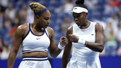 Serena und Venus Williams am Freitagabend in Flushing Meadows