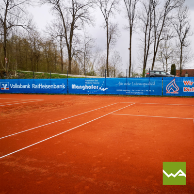 Wind- und sonnengeschützt durch die klassische Tennisblende