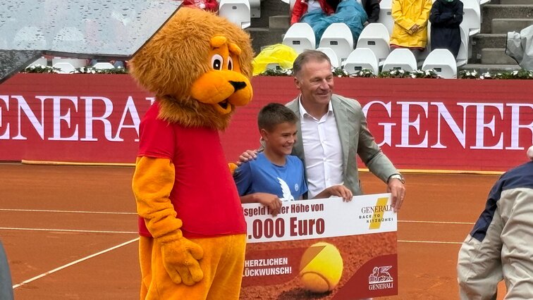 Da ist der Scheck für Raphael Dutzler! Da ist der Scheck für Raphael Dutzler!