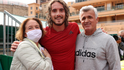 Julia Salnikova, Stefanos Tsitsipas, Apostolos Tsitsipas Julia Salnikova, Stefanos Tsitsipas, Apostolos Tsitsipas