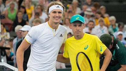 Alexander Zverev und Alex de Minaur Alexander Zverev und Alex de Minaur vor etas mehr als einem Jahr in Brisbane