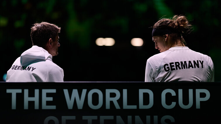 Alexander Zverev und Michael Kohlmann beim Davis Cup Finale gegen Spanien