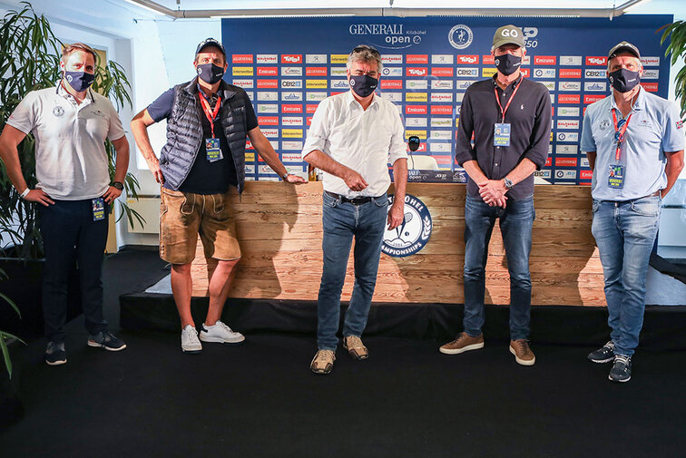 Sportminister Werner Kogler (Mitte) mit Florain Zinnagl, Alex Antonitsch, Herbert Günther und Markus Bodner (von links)