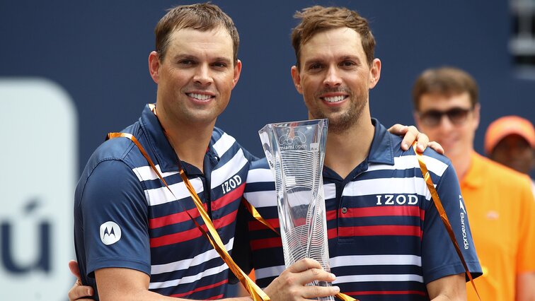 Mike and Bob Bryan with their latest trophy