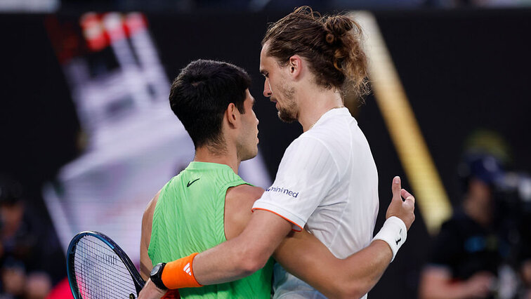 Carlos Alcaraz (li.) und Alexander Zverev (re.)