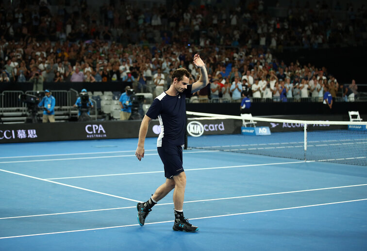 Andy Murray wird dank einer Wildcard im Hauptfeld der Australian Open aufschlagen Andy Murray wird dank einer Wildcard im Hauptfeld der Australian Open aufschlagen