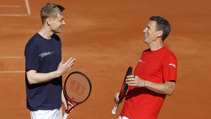 Felix Grewe und Patrik Kühnen haben ihre Begeisterung für den Tennissport in ein Buch gepackt