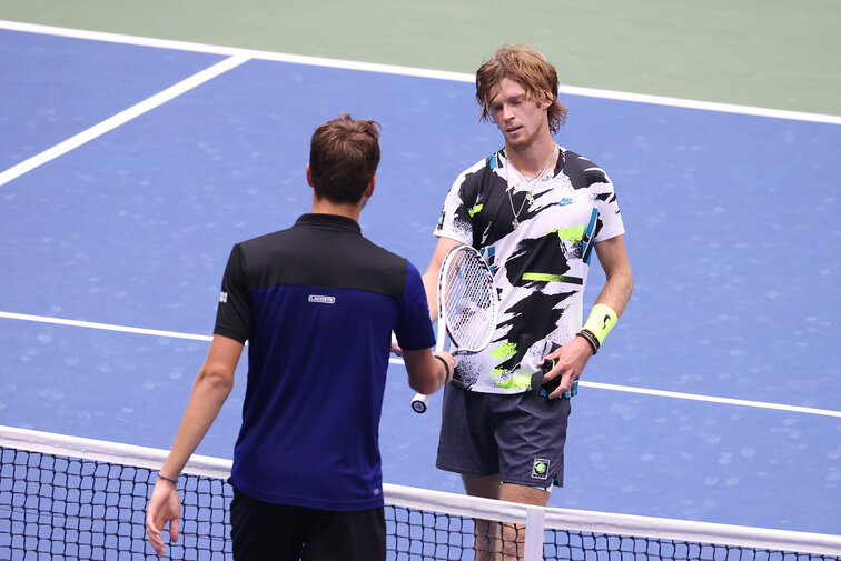 Andrey Rublev und Daniil Medvedev treffen im Viertelfinale der Australian Open aufeinander