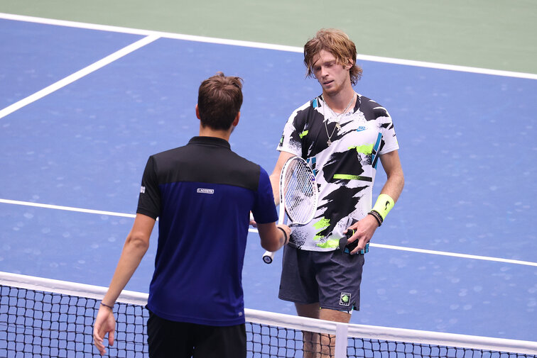 Andrey Rublev und Daniil Medvedev treffen im Viertelfinale der Australian Open aufeinander Andrey Rublev und Daniil Medvedev treffen im Viertelfinale der Australian Open aufeinander