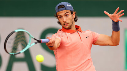 Nach holprigem Beginn drehte Lorenzo Musetti seine Auftakt-Partie in Umag gegen Marco Trungelliti. Getty Images