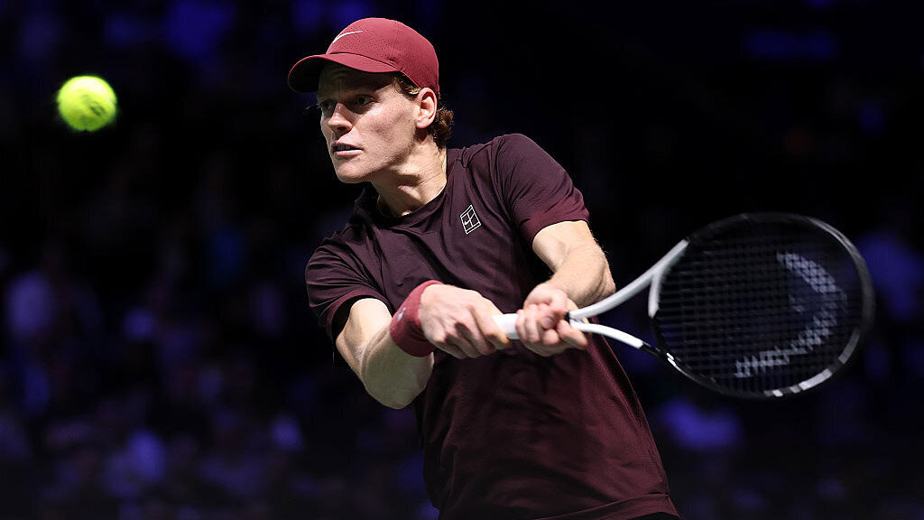 ATP Masters Paris: Sinner has an easy game against a struggling Zverev