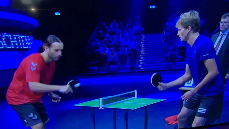 Beim Mini-Tischtennis war für Alexander Zverev noch alles in Ordnung Alexander Zverev was still fine with mini table tennis