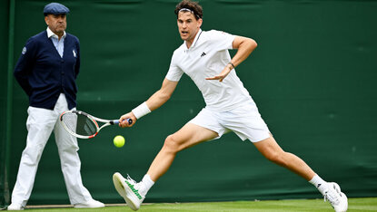 Dominic Thiem setzt sein Match gegen Stefanos Tstsipas fort. Dominic Thiem setzt sein Match gegen Stefanos Tstsipas fort.