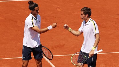 Herbert und Mahut stehen nach abgewehrten Matchbällen im Finale Herbert und Mahut stehen nach abgewehrten Matchbällen im Finale