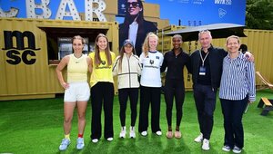 Tamara Korpatsch, Jule Baum (HSV-Spielerin), Julia Stusek, Jaqueline Dönges (HSV-Spielerin), Noma Noha Akugue, Christoph Behm (Marketing General Manager MSC), Sandra Reichel.